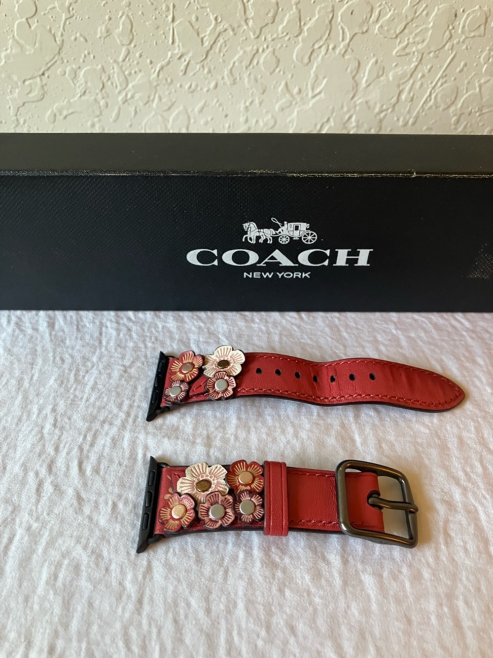 Coach: 2016 Red Leather Tea Rose Appliqué Apple Watch Band- 38mm-40mm- IOB - Picture 6 of 15